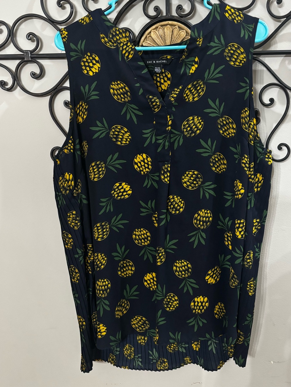 XL Zac & Rachel Navy Blue Allover Pineapple Tropical Fruit Print Sleeveless